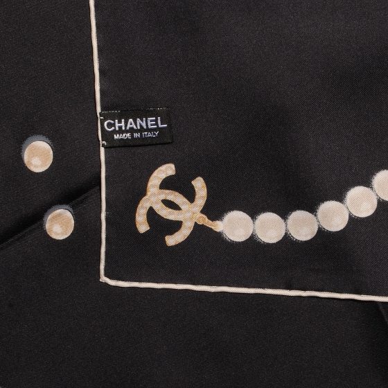 CHANEL SILKSCARF　MADE IN ITALY Chanel Vintage Silk Scarf Chanel CC Logo Red White Made in