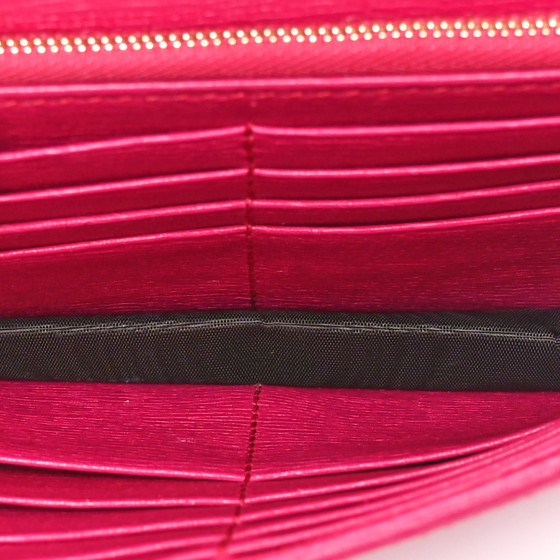 GUCCI Textured Calfskin Medium Betty Chain Wallet Blossom