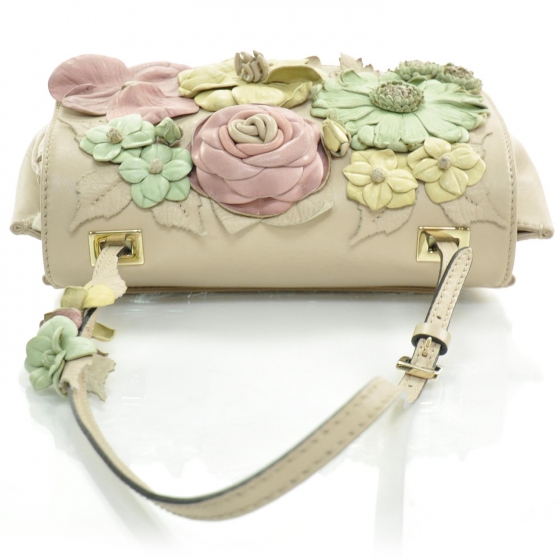 ヴァレンティノ　フラワー　VALENTINO VALENTINO GARAVANI Leather Flower Flap Bag 22461 | FASHIONPHILE