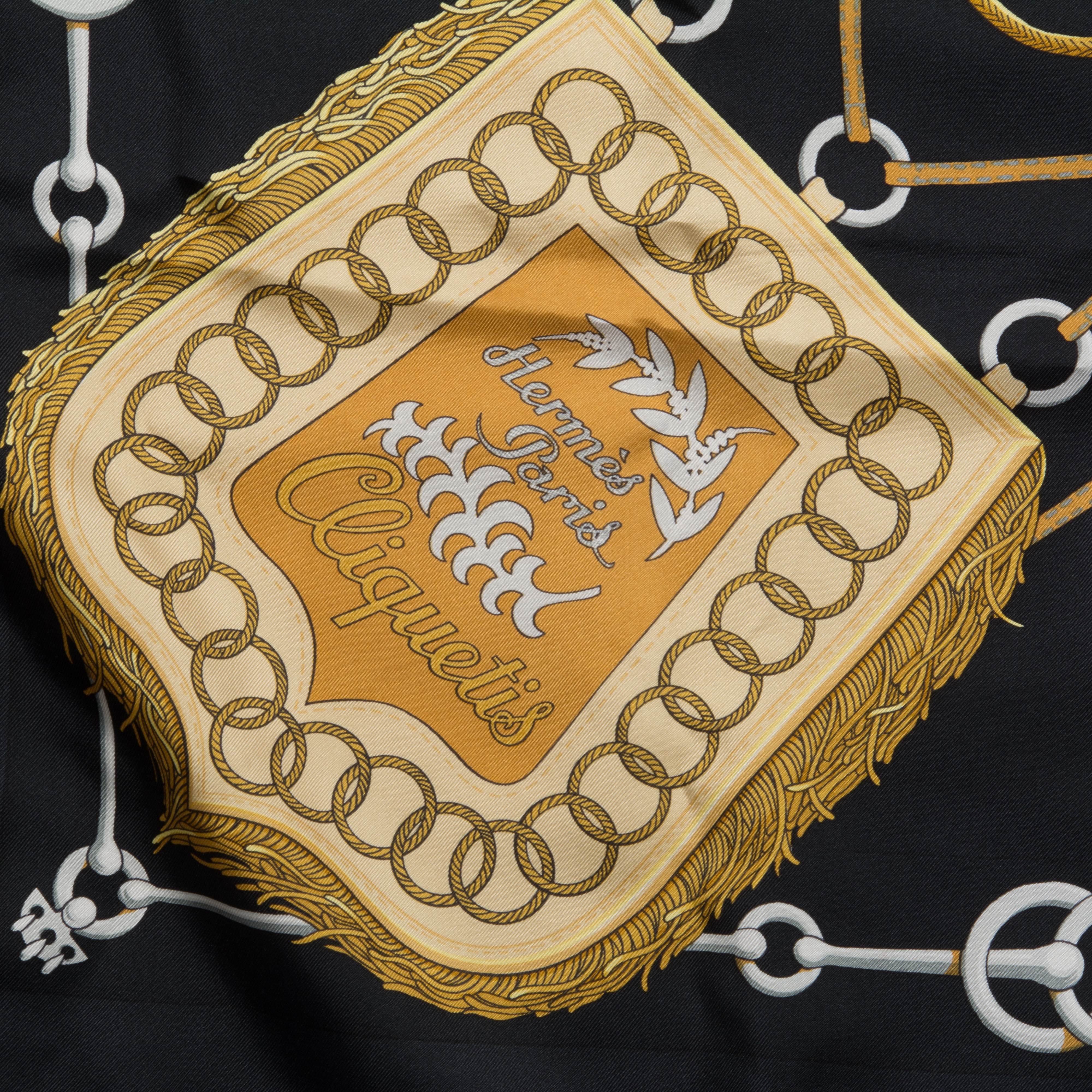 Hermès Cliquetis スカーフ エルメスデザインのシルクスカーフ ネイビーブルー【馬具