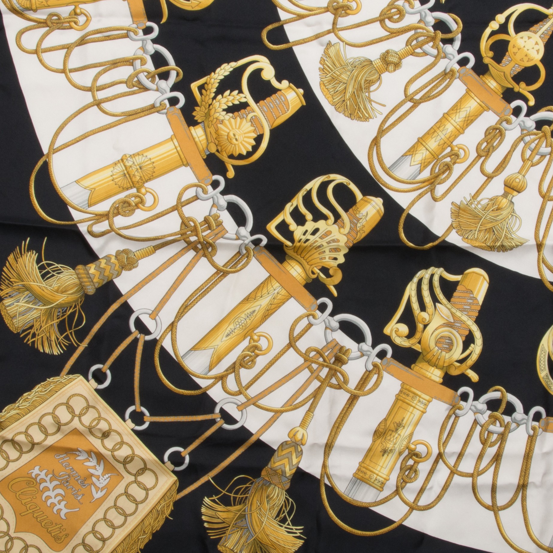 HERMES Silk Cliquetis Scarf 90 174527 | FASHIONPHILE