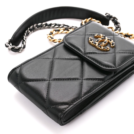 【CHANEL】シャネル19フォンケース★ 19 phone bag★携帯ケース CHANEL Lambskin Quilted Chanel 19 Phone Holder With Chain