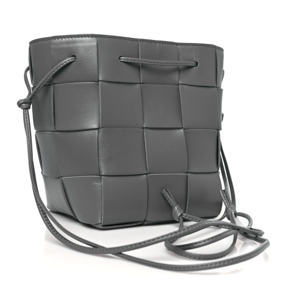【BOTTEGA VENETA】Small Leather Cassette Bucket Bag Fallen $_12.JPG?set_id=880000500F