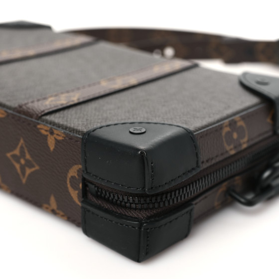 LOUIS VUITTON Taiga Monogram Soft Trunk Wallet Khaki Green