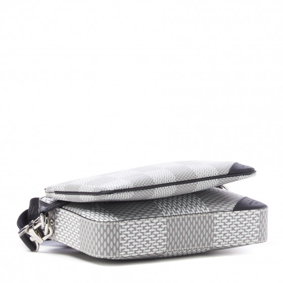 入手困難★希少【LOUIS VUITTON】Trio Messenger Bag Damier 3D Louis Vuitton Damier Graphite 3D Trio Messenger Bag – Savonches