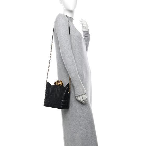 alexander mcqueen キルティング The Seal ショルダーバッグ(S) Alexander McQueen The Seal ショルダーバッグ S | ブラック