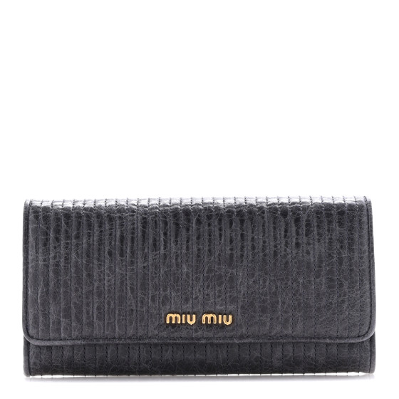 長財布 MIU MIU QUILTED NAPPA FRENCH-FLAP WALLET MIU MIU Distressed Nappa Vertical Quilted Flap Wallet