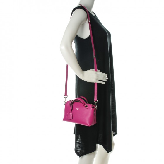 OUTLET【FENDI】PINK☆ロゴ By The Way Mini ハンドバッグ Fendi Beige/Pink Canvas By the Way Mini Top Handle Bag
