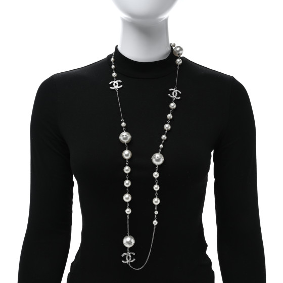25A◆エレガントで注目の的♪【CHANEL】LONG PENDANT NECKLACE Chanel long necklace incredible outfit