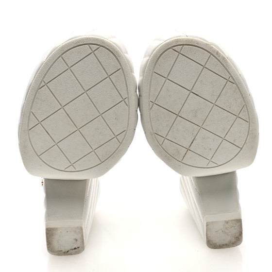 CHANEL - とも CHANEL Shiny Lambskin Quilted Platform Sandals 39.5 White