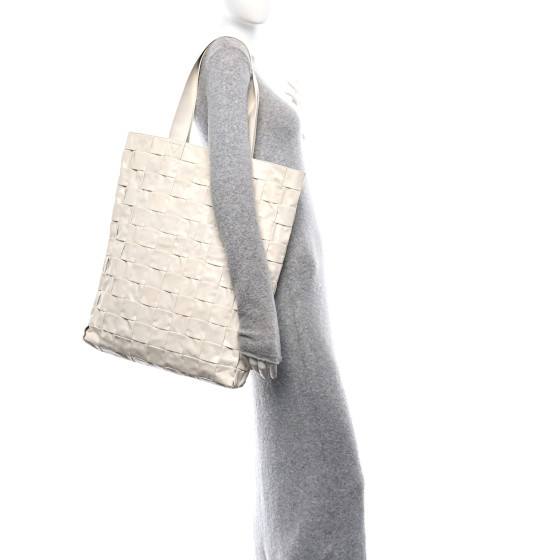 25SS new/BOTTEGA VENETA ノットロックトートバッグ Bag White BOTTEGA VENETA Calfskin Maxi Intrecciato Cassette Tote White