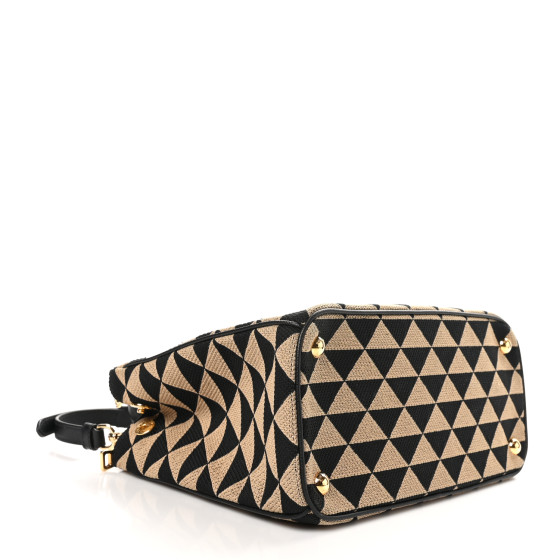 [Prada] Triangle Logo Saffiano Zipper ☆送料込☆ PRADA Saffiano Prada Triangle bag – BORDER-GARA