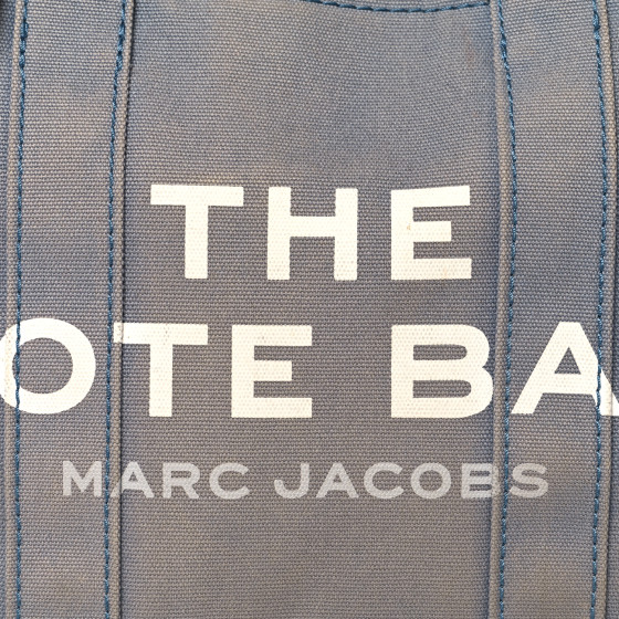 【関税込み】Medium Traveler Tote Bag in Blue Shadow Cotton MARC JACOBS Cotton Canvas Medium The Traveler Tote Bag Blue