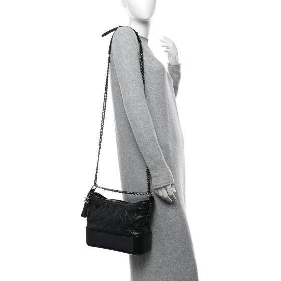 CHANEL Gabrielle De Chanel Medium Hobo Bag Blackヴィンテージ Chanel Black Quilted Calfskin Medium Gabrielle Hobo Bag Gold