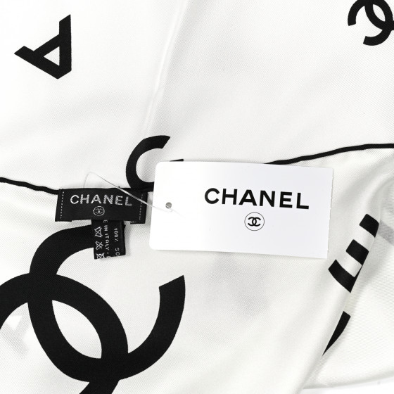 CHANEL シルクロゴスカーフ ブラック・ホワイト スカーフ - シルク ツイル、ホワイト & ブラック — ファッション