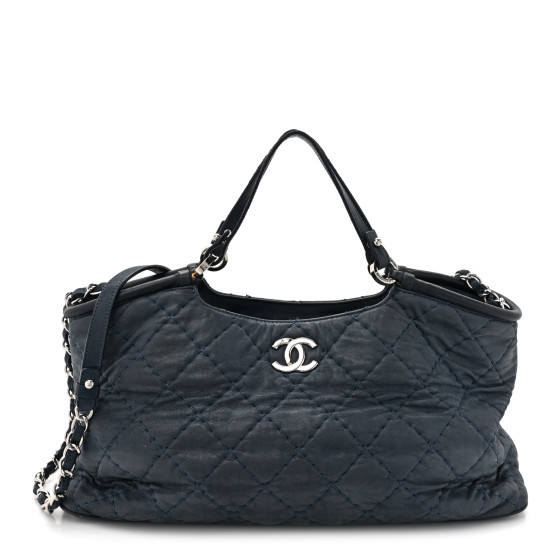 CHANEL ブルーキルティングバッグ CHANEL Shiny Aged Calfskin Quilted Nano Kelly Shopper Blue