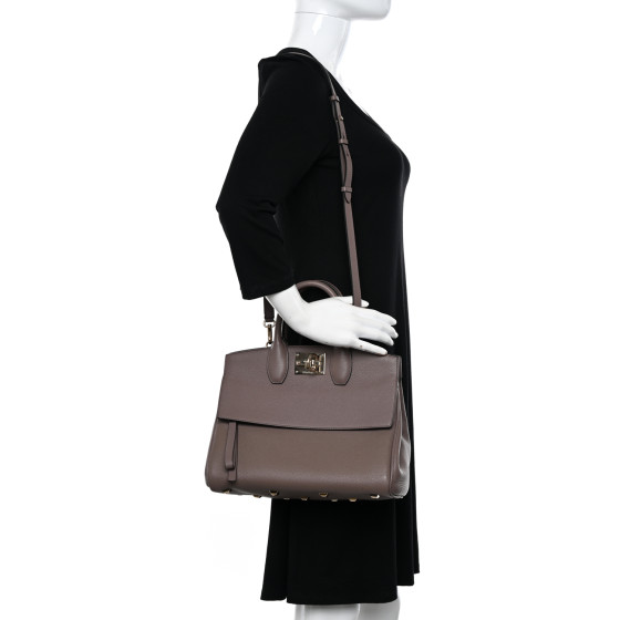Salvatore Ferragamo THE STUDIO 2WAYバッグ CARAWAY SEED Ferragamo | The Studio small taupe tote | Savannahs
