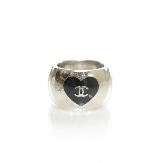 CHANEL CC Heart Ring Silver and Black 7.25 25140 | FASHIONPHILE