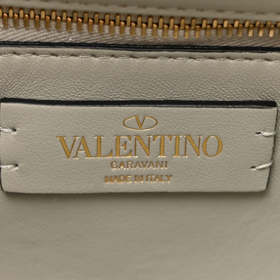 【関税&送料込】Valentino Garavani Ivory Nappa Leather Large VALENTINO GARAVANI Nappa Large Rockstud Spike Shoulder Bag