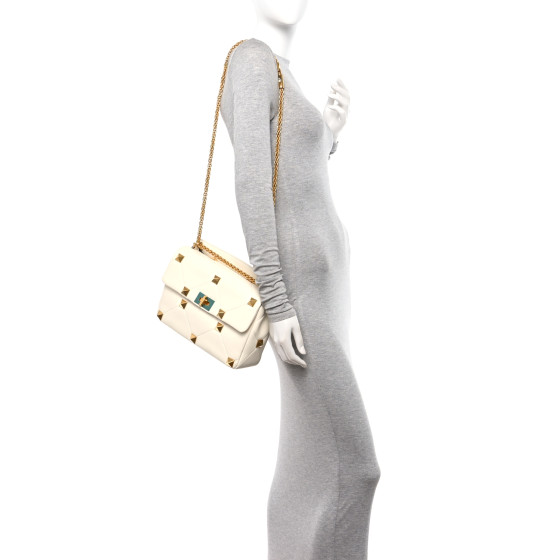 【関税&送料込】Valentino Garavani Ivory Nappa Leather Large VALENTINO GARAVANI Nappa Large Roman Stud Shoulder Bag Ivory