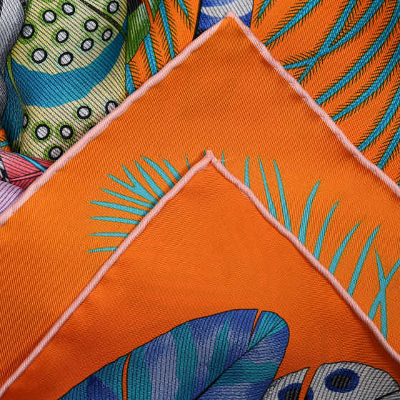 HERMES シルクスカーフ PLUMES Hermes Gray Twill Silk 90 cm 36