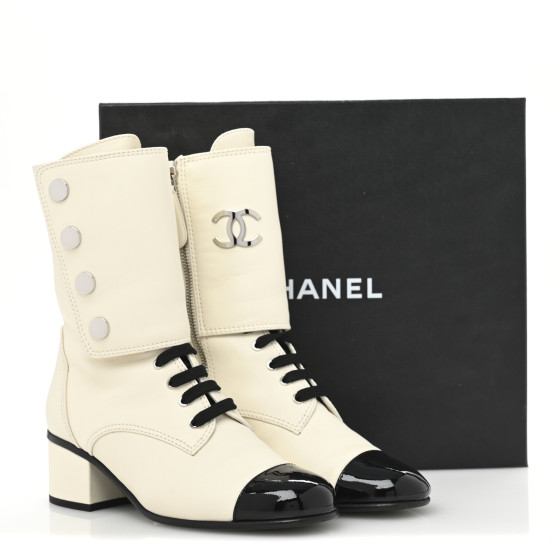 大セールCHANEL靴　ほぼ未使用 CHANEL Shiny Calfskin Patent Quilted Chain Lace Up Combat