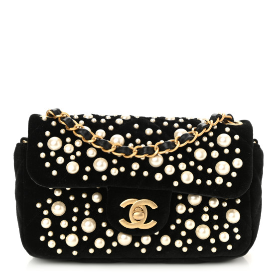 【ヴィンテージ】Rank:S☆Chanel Black Pearl Mini Flap バック CHANEL Velvet Pearl Mini Flap Bag Black 1152100 | FASHIONPHILE