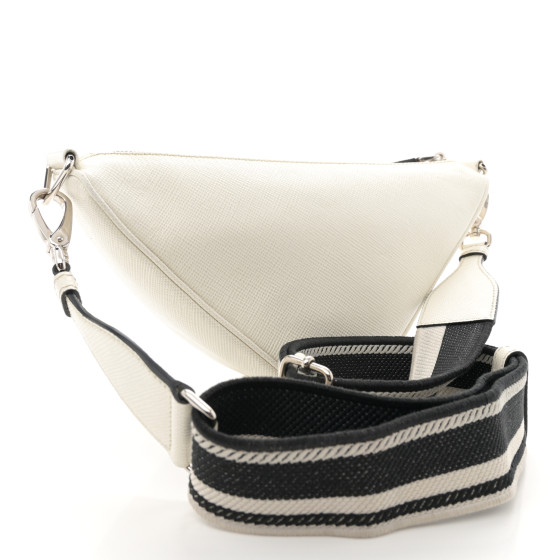 ★TOUT Y EST★ AVIS Saffiano triangle logo baguette bag HO1A 22729074_52708553_1000.jpg
