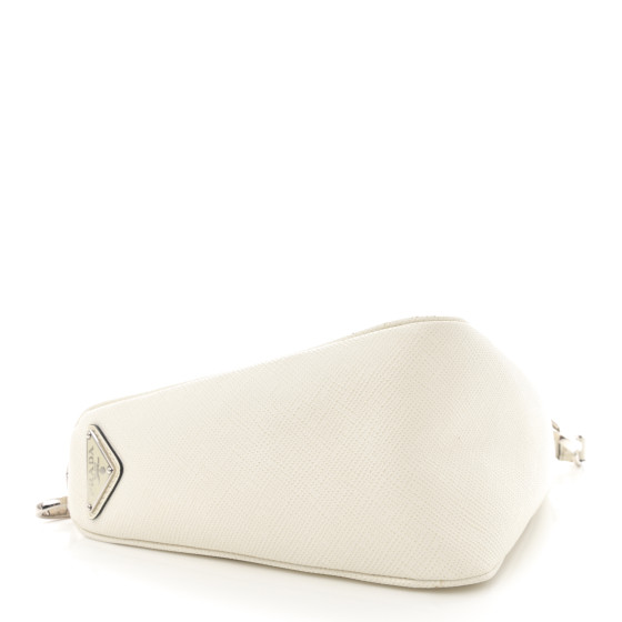 【人気/関税/送料込み】 Prada Saffiano Triangle Logo Half Wal Prada Saffiano Leather Triangle Logo Card Holder Black Gold