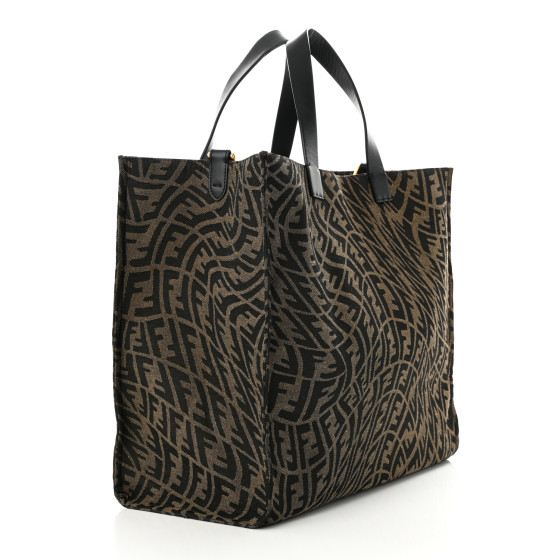 トートバッグ FENDI EMBROIDERED JACQUARD LARGE ROLL SHOPPING BAG Fendi Embroidered Jacquard Large Roll Shopping Bag | Grailed