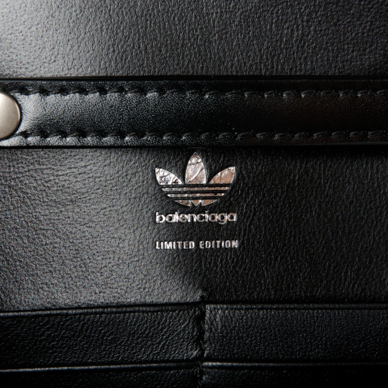 adidas × balenciaga トートバッグ ブラック adidas × balenciaga トートバッグ ブラック - メルカリ