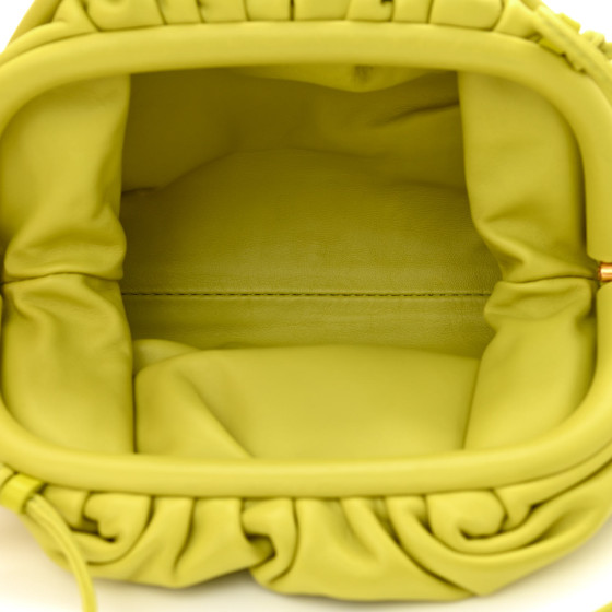 【BOTTEGA VENETA】ミニ バウレット ボウリングバッグ イエロー BOTTEGA VENETA Butter Calfskin The Mini Pouch Kiwi 1203086