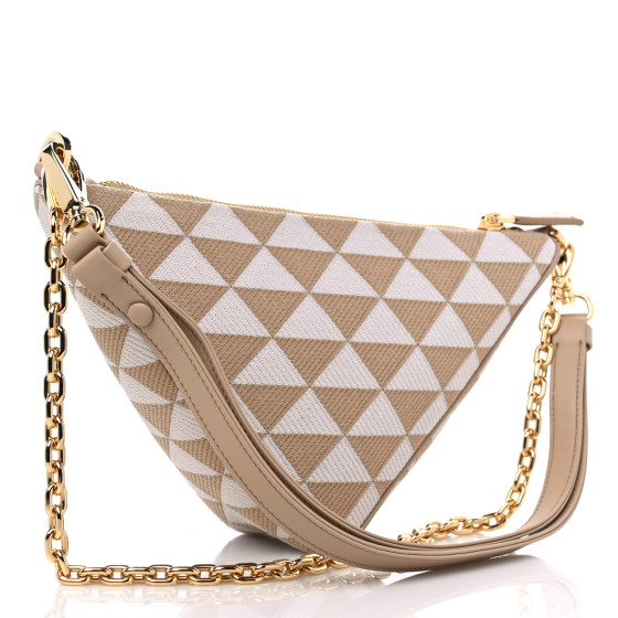 PRADA トライアンクルロコキルティンクサンタル 1X439NF055 PRADA Jacquard Trianglolo Symbole Embroidered Metal Triangle