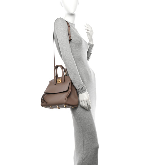 Salvatore Ferragamo THE STUDIO 2WAYバッグ CARAWAY SEED Ferragamo | The Studio small taupe tote | Savannahs