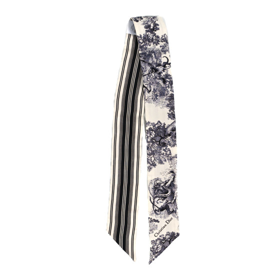 【日本未入荷！】Sjaal met Toile de Jouy Scotland-motief Dior Toile De Jouy Scotland 90 Square Scarf in Gray | Lyst