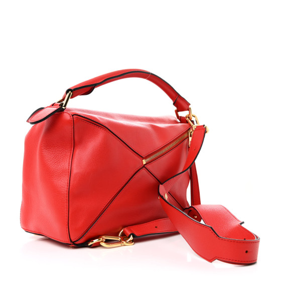 LOEWE レッド エスパドリーユ ロエベがエスパドリーユをモダンに再解釈｜「パウラズイビザ