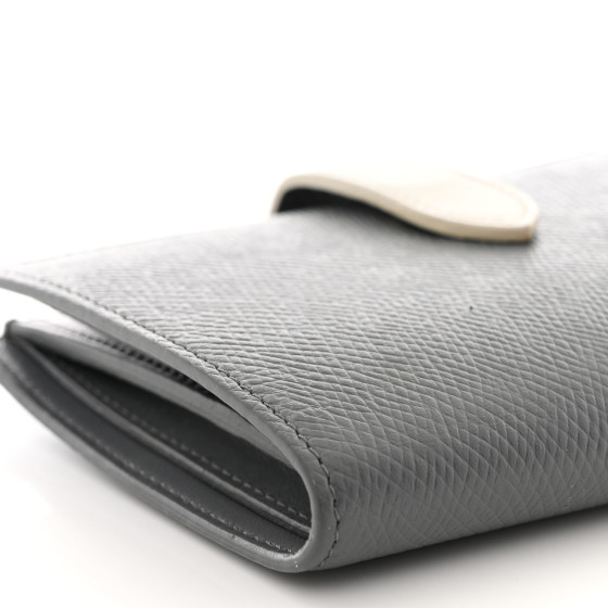 CELINE Medium Strap Wallet グレー CELINE Grained Calfskin Medium Multifunction Strap Wallet