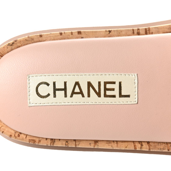 CHANEL ユートピア Chanel Women's CC Low-Top Sneakers Perforated Suede Neutral