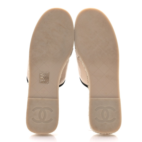 ラグジュアリーな足元へ【CHANEL】ムートン CCロゴ CHANEL Crumpled Goatskin CC Espadrille Mules 39 Beige Black