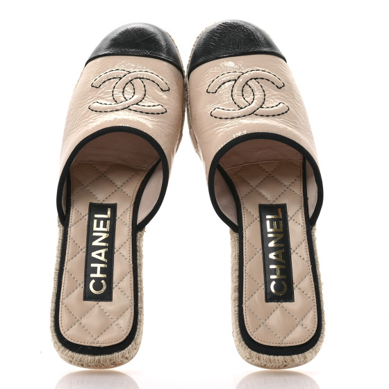 ラグジュアリーな足元へ【CHANEL】ムートン CCロゴ CHANEL Crumpled Goatskin CC Espadrille Mules 39 Beige Black