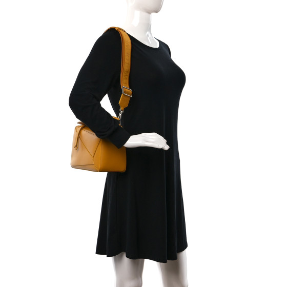 LOEWE セール★ PUZZLE FOLD WASH BAG★SUNFLOWER LOEWE Puzzle Fold Panelled Leather Wash Bag in SUNFLOWER