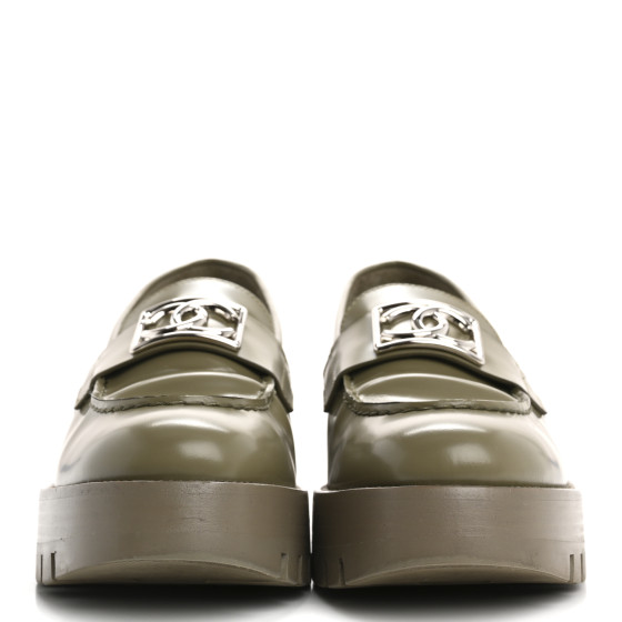 Chelchel918様 CHANEL Calfskin Metal CC Loafers 38.5 Khaki 1683887