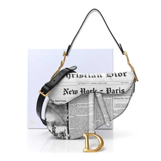 サドルに新しい風！集めたくなる Dior Newspaper Saddle バッグ The Return of the Dior Newsprint Saddle Bag - PurseBlog