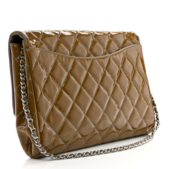 25A◆上品でときめく存在感【CHANEL】グローブ Patent Lambskin CHANEL Patent Quilted Clutch with Chain Flap Grey 1689547
