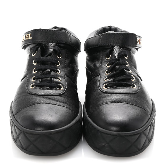 【ゅぅ】Chanel 黒 ベルベット スニーカー 40 ゅぅ】Chanel 黒 ベルベット スニーカー 40 Chanel Black CC