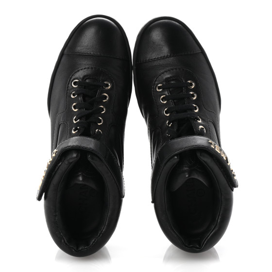 【ゅぅ】Chanel 黒 ベルベット スニーカー 40 CHANEL Lambskin Logo Strap Sneakers 40 Black 1671454