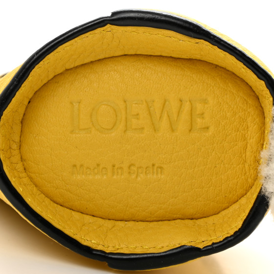 LOEWE バニーチャーム　イエロー LOEWE Calfskin Bunny Charm Yellow 1480731 | FASHIONPHILE