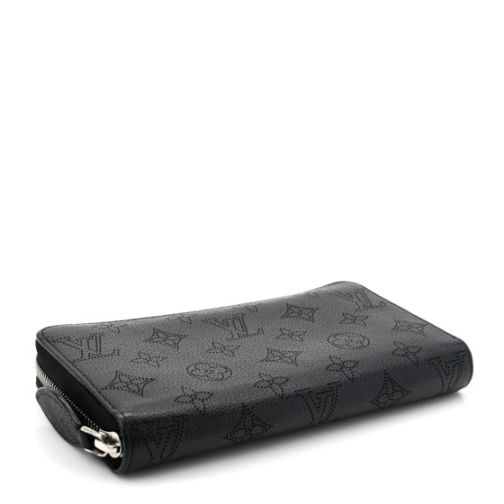 LOUIS VUITTON  WALLET NM MAHINA NOIR 未使用 LOUIS VUITTON Mahina Zippy Wallet NM Black 1679578