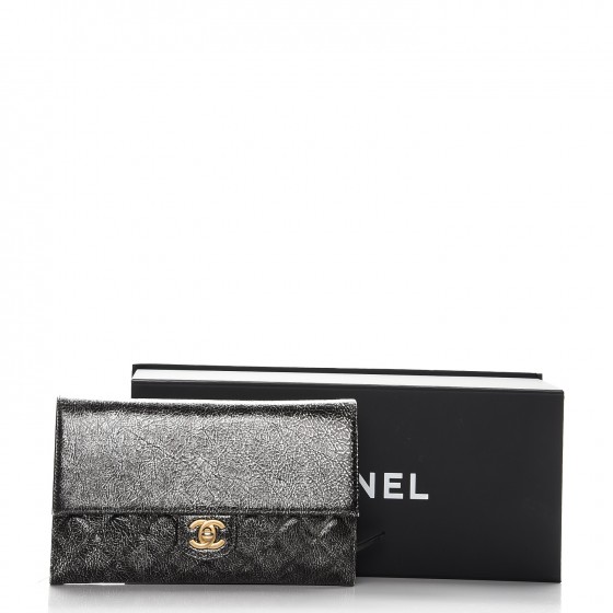 シャネル CHANEL Cracked Metallic Calfskin Quilted Zip Away Chain