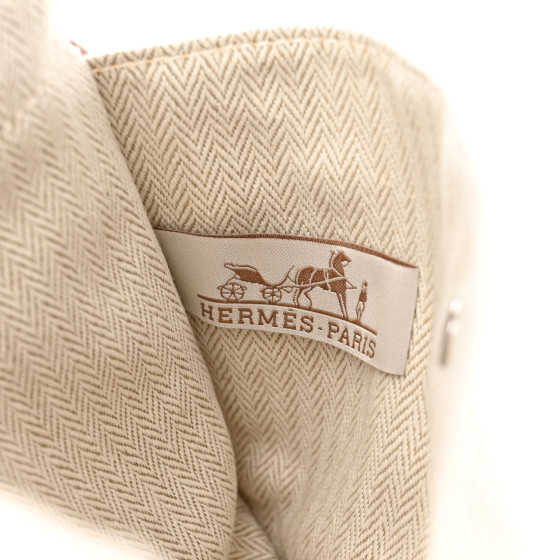 洗練されたエレガンスを纏う HERMES Fourbi 20 pouch ポーチ 洗練されたエレガンスを纏う HERMES Fourbi 20 pouch ポーチ